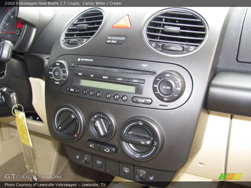 Candy White / Cream 2009 Volkswagen New Beetle 2.5 Coupe