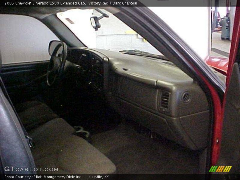 Victory Red / Dark Charcoal 2005 Chevrolet Silverado 1500 Extended Cab