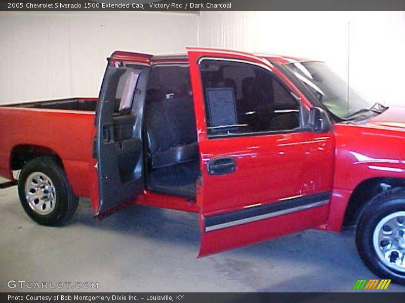 Victory Red / Dark Charcoal 2005 Chevrolet Silverado 1500 Extended Cab