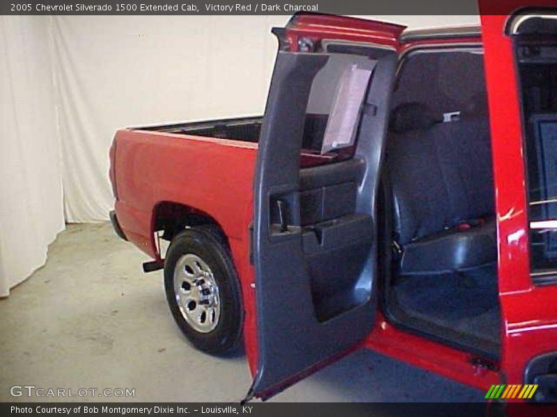 Victory Red / Dark Charcoal 2005 Chevrolet Silverado 1500 Extended Cab