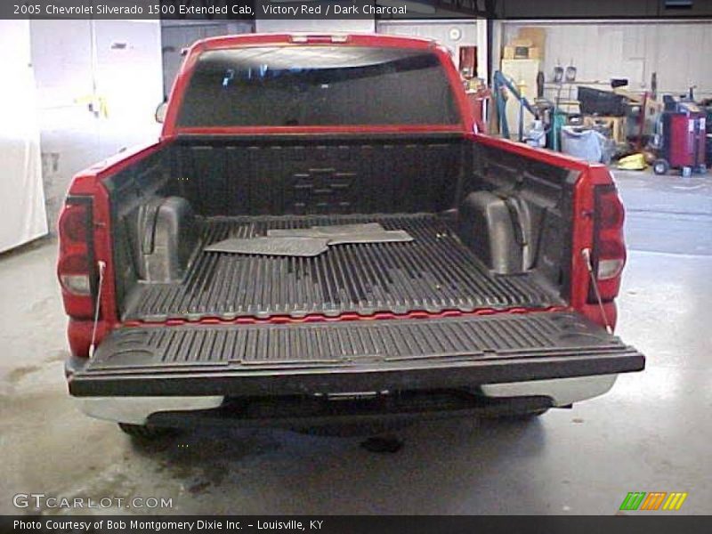 Victory Red / Dark Charcoal 2005 Chevrolet Silverado 1500 Extended Cab