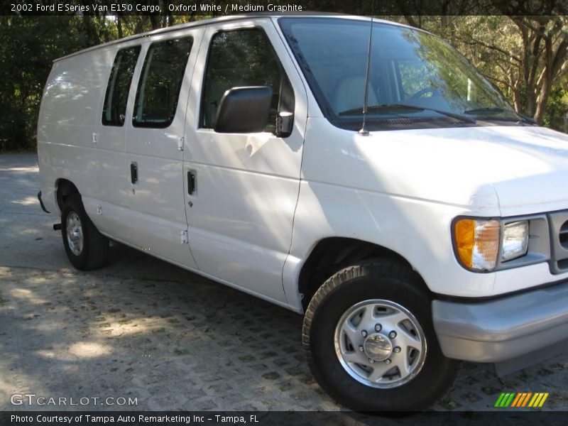 Oxford White / Medium Graphite 2002 Ford E Series Van E150 Cargo