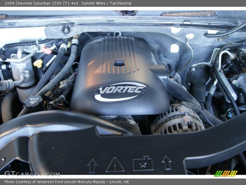 Summit White / Tan/Neutral 2004 Chevrolet Suburban 1500 Z71 4x4