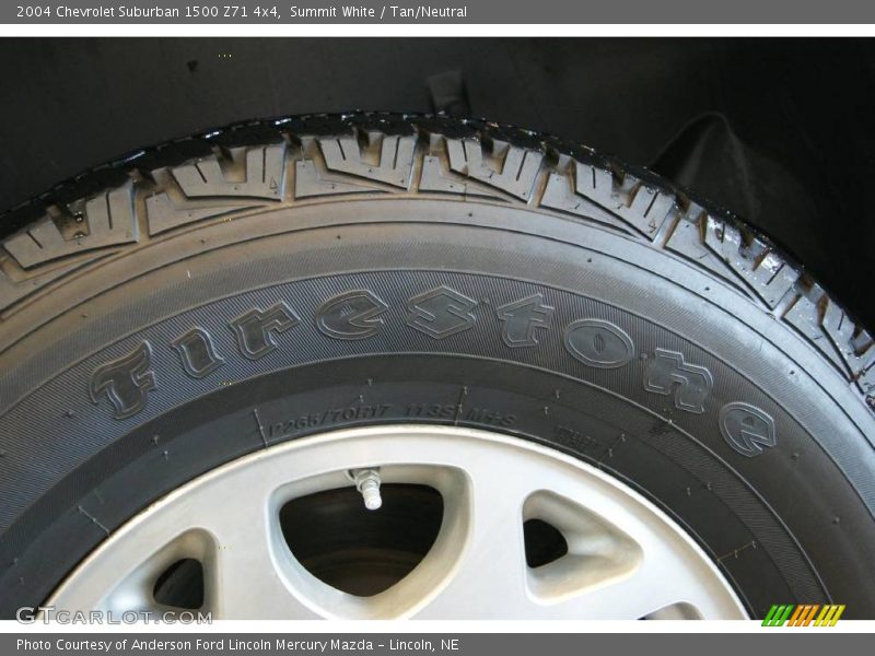 Summit White / Tan/Neutral 2004 Chevrolet Suburban 1500 Z71 4x4