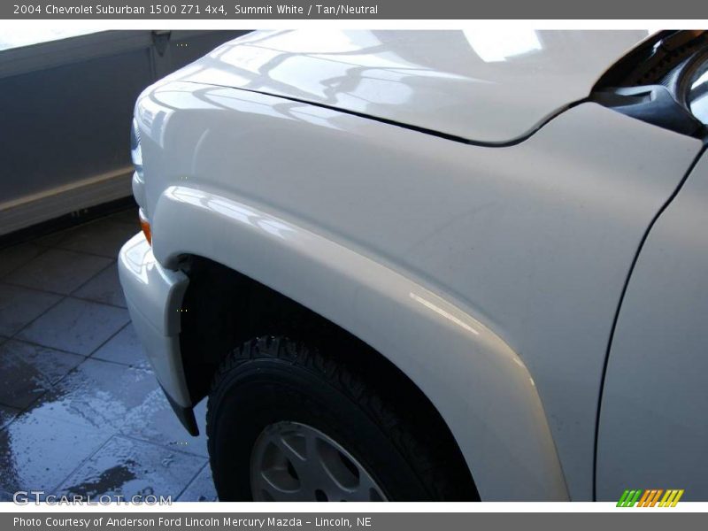 Summit White / Tan/Neutral 2004 Chevrolet Suburban 1500 Z71 4x4