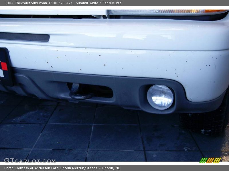 Summit White / Tan/Neutral 2004 Chevrolet Suburban 1500 Z71 4x4