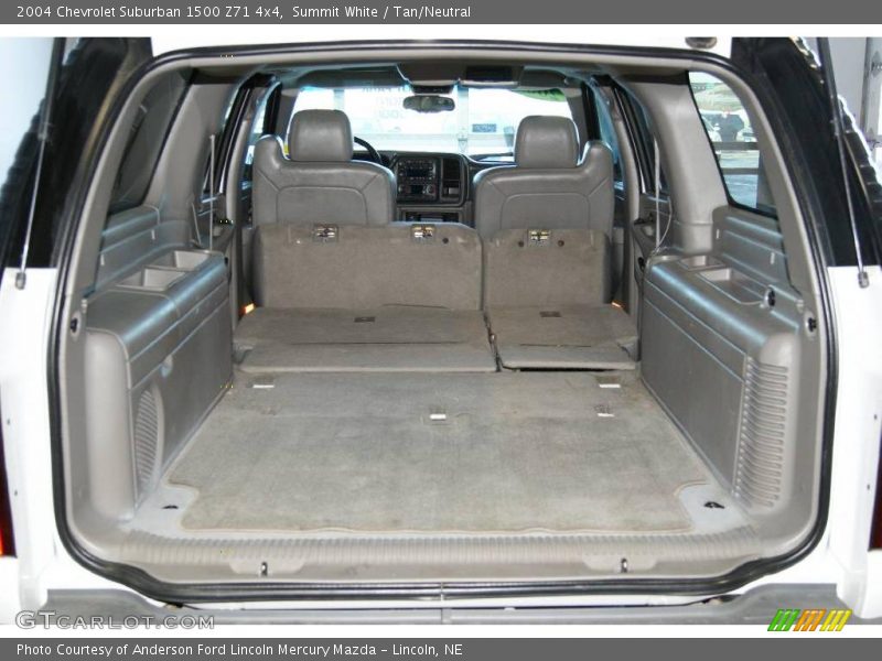 Summit White / Tan/Neutral 2004 Chevrolet Suburban 1500 Z71 4x4