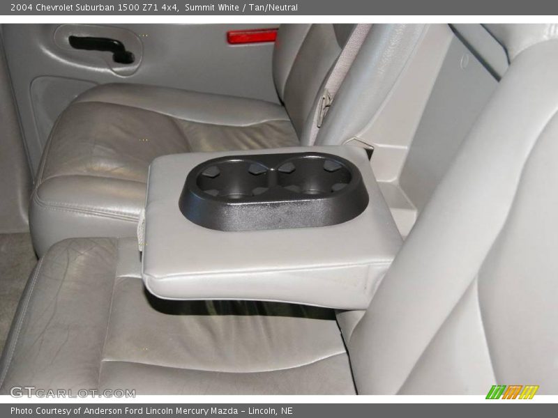 Summit White / Tan/Neutral 2004 Chevrolet Suburban 1500 Z71 4x4