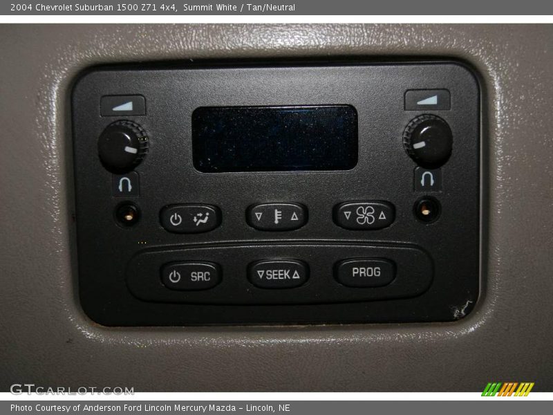 Summit White / Tan/Neutral 2004 Chevrolet Suburban 1500 Z71 4x4