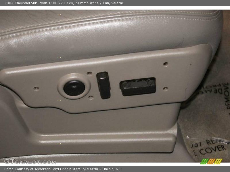 Summit White / Tan/Neutral 2004 Chevrolet Suburban 1500 Z71 4x4