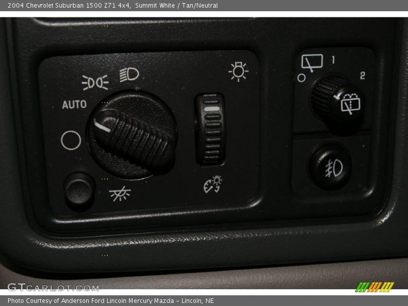 Summit White / Tan/Neutral 2004 Chevrolet Suburban 1500 Z71 4x4