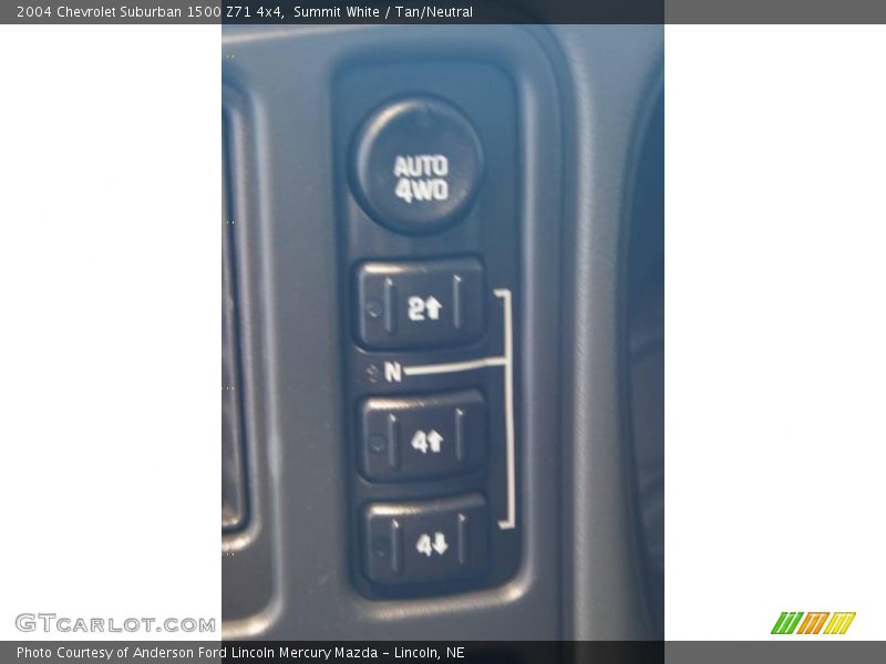 Summit White / Tan/Neutral 2004 Chevrolet Suburban 1500 Z71 4x4