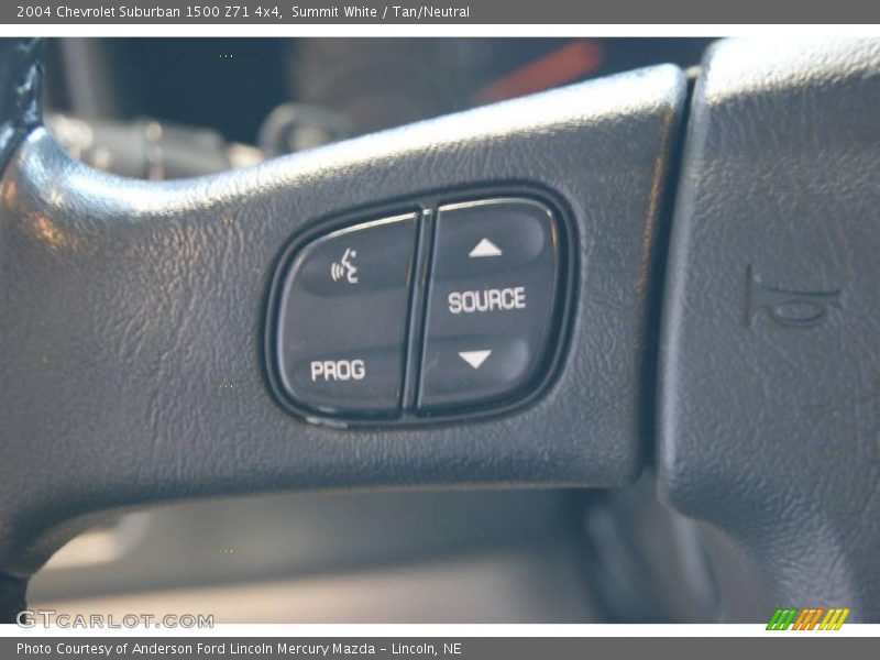 Summit White / Tan/Neutral 2004 Chevrolet Suburban 1500 Z71 4x4