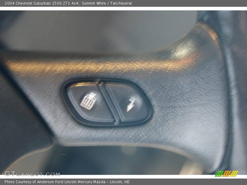 Summit White / Tan/Neutral 2004 Chevrolet Suburban 1500 Z71 4x4