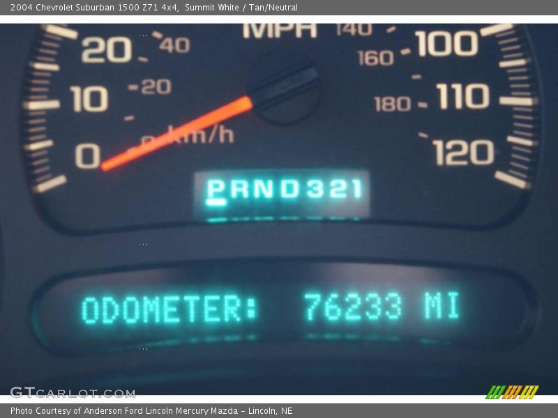 Summit White / Tan/Neutral 2004 Chevrolet Suburban 1500 Z71 4x4