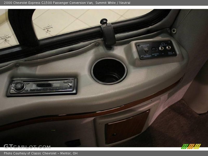 Summit White / Neutral 2000 Chevrolet Express G1500 Passenger Conversion Van