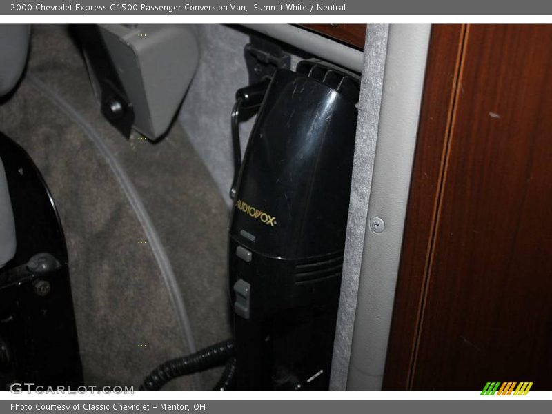 Summit White / Neutral 2000 Chevrolet Express G1500 Passenger Conversion Van