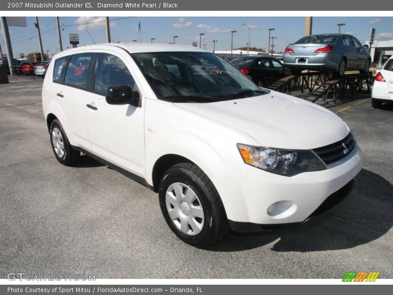 Diamond White Pearl / Black 2007 Mitsubishi Outlander ES