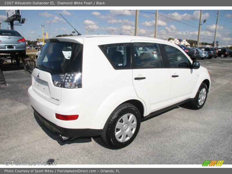Diamond White Pearl / Black 2007 Mitsubishi Outlander ES