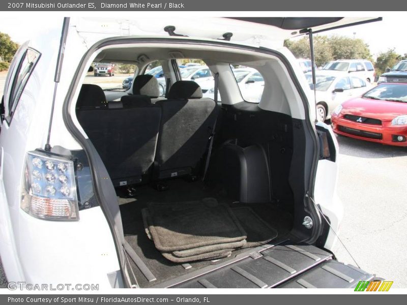 Diamond White Pearl / Black 2007 Mitsubishi Outlander ES