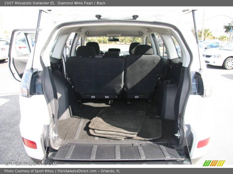 Diamond White Pearl / Black 2007 Mitsubishi Outlander ES
