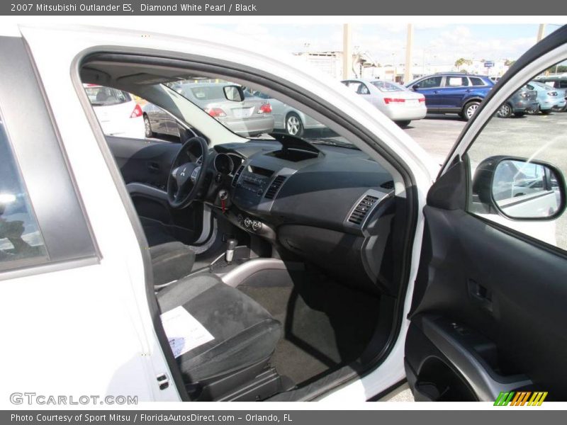 Diamond White Pearl / Black 2007 Mitsubishi Outlander ES