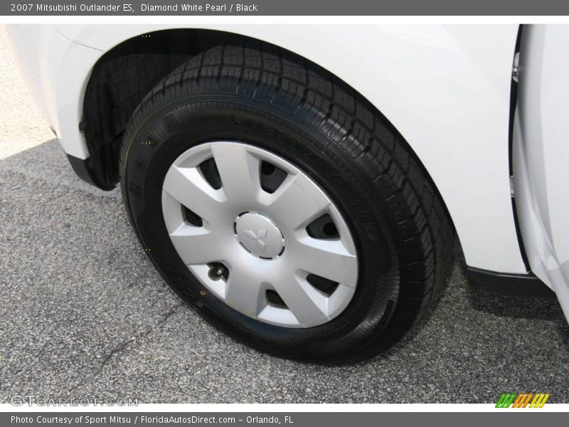 Diamond White Pearl / Black 2007 Mitsubishi Outlander ES
