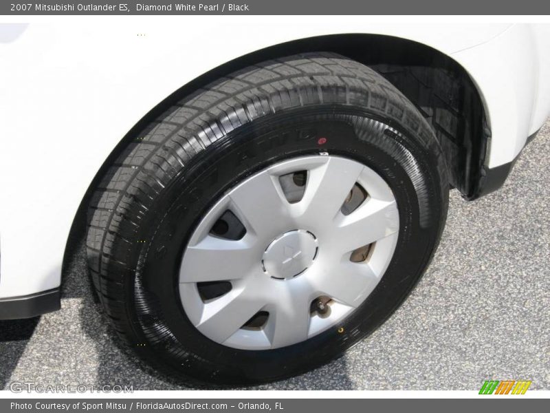 Diamond White Pearl / Black 2007 Mitsubishi Outlander ES