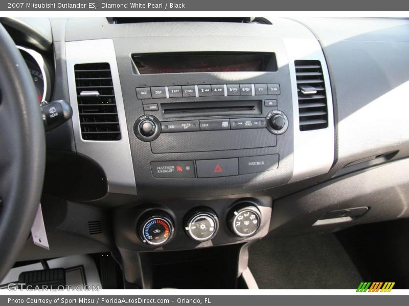 Diamond White Pearl / Black 2007 Mitsubishi Outlander ES