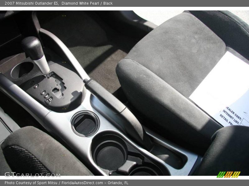 Diamond White Pearl / Black 2007 Mitsubishi Outlander ES