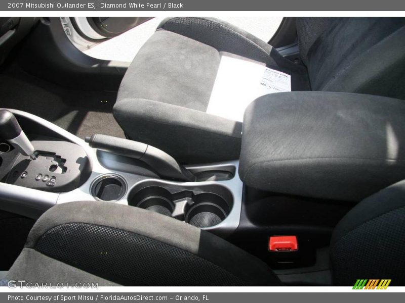 Diamond White Pearl / Black 2007 Mitsubishi Outlander ES