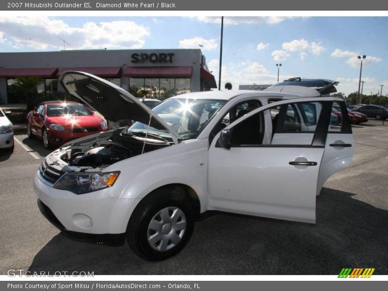 Diamond White Pearl / Black 2007 Mitsubishi Outlander ES