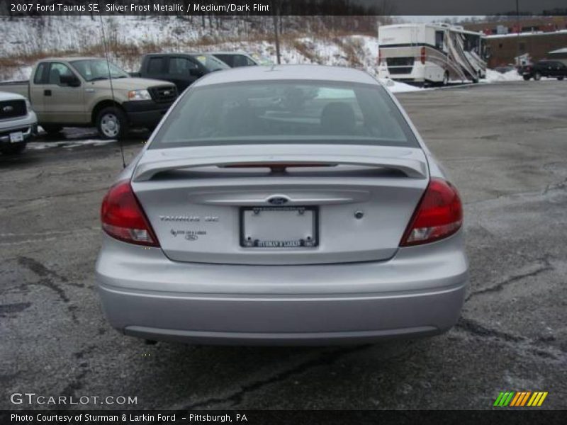 Silver Frost Metallic / Medium/Dark Flint 2007 Ford Taurus SE
