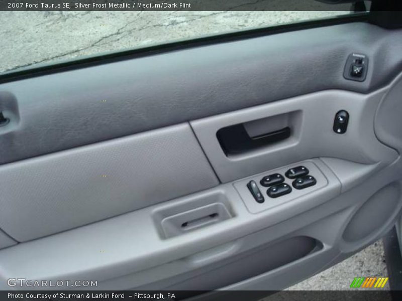 Silver Frost Metallic / Medium/Dark Flint 2007 Ford Taurus SE