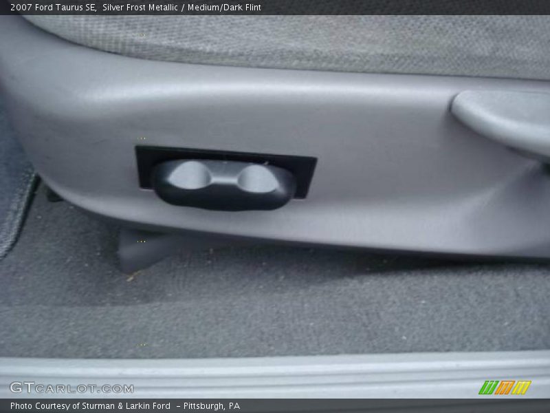 Silver Frost Metallic / Medium/Dark Flint 2007 Ford Taurus SE
