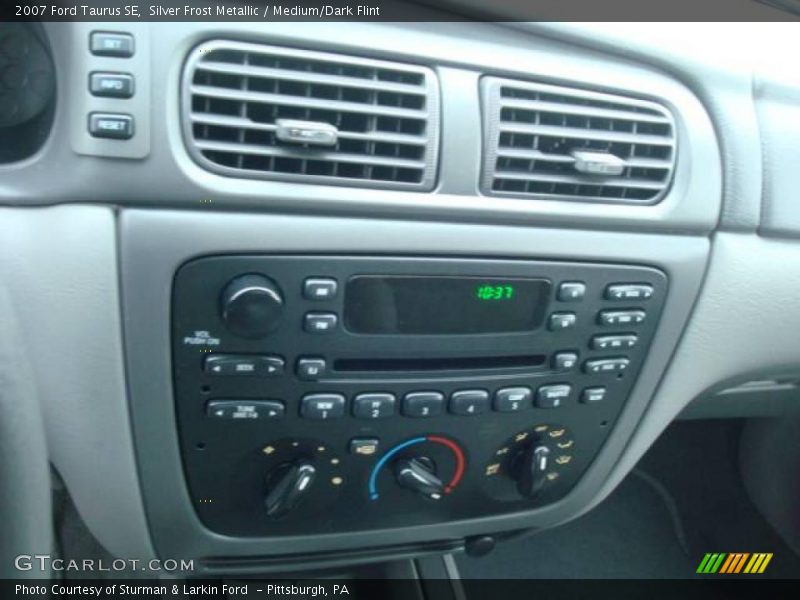 Silver Frost Metallic / Medium/Dark Flint 2007 Ford Taurus SE