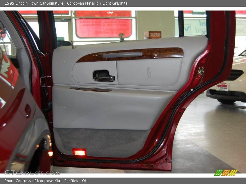 Cordovan Metallic / Light Graphite 1999 Lincoln Town Car Signature