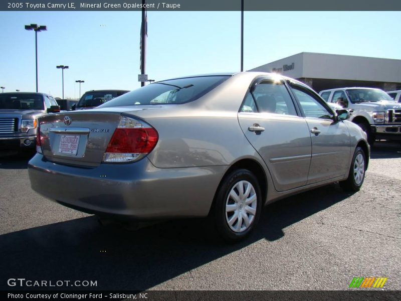 Mineral Green Opalescent / Taupe 2005 Toyota Camry LE