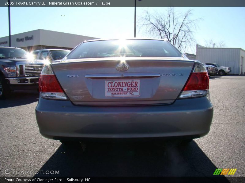 Mineral Green Opalescent / Taupe 2005 Toyota Camry LE