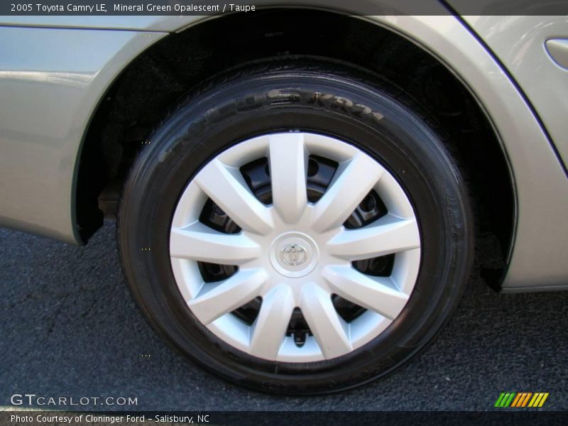 Mineral Green Opalescent / Taupe 2005 Toyota Camry LE