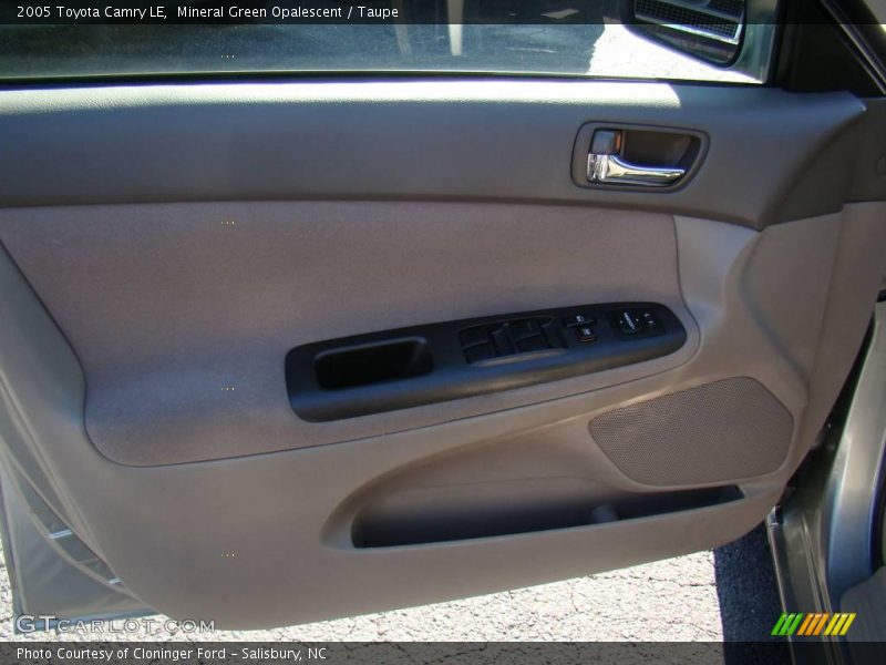 Mineral Green Opalescent / Taupe 2005 Toyota Camry LE