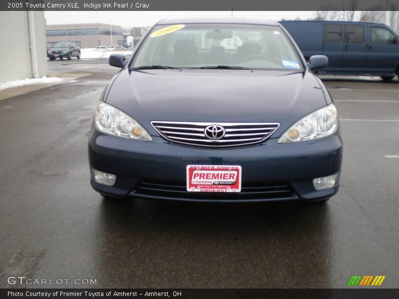 Indigo Ink Pearl / Gray 2005 Toyota Camry XLE