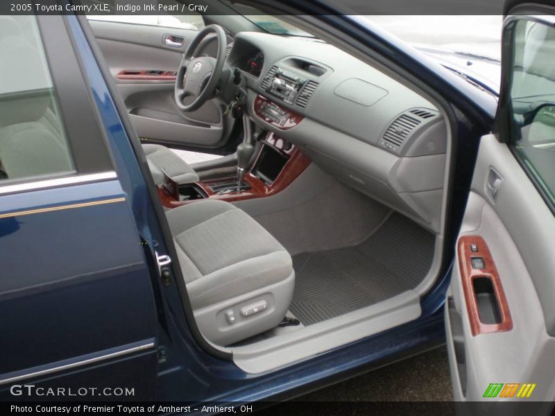 Indigo Ink Pearl / Gray 2005 Toyota Camry XLE
