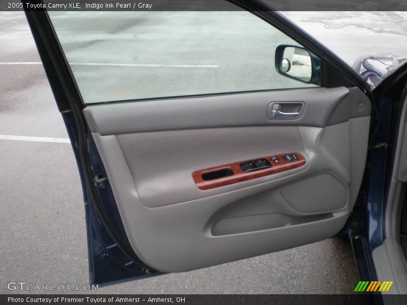 Indigo Ink Pearl / Gray 2005 Toyota Camry XLE