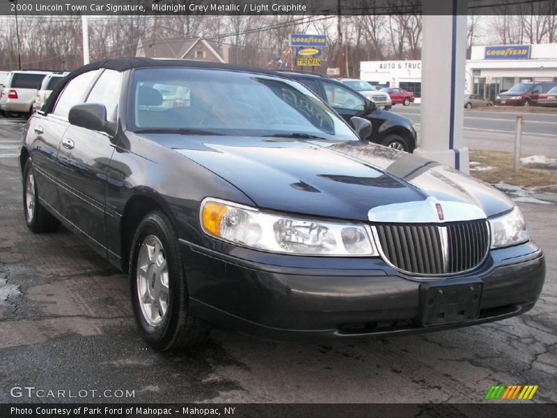 Midnight Grey Metallic / Light Graphite 2000 Lincoln Town Car Signature