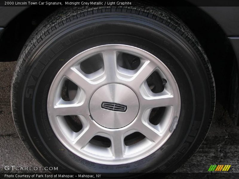 Midnight Grey Metallic / Light Graphite 2000 Lincoln Town Car Signature