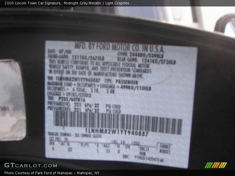 Midnight Grey Metallic / Light Graphite 2000 Lincoln Town Car Signature