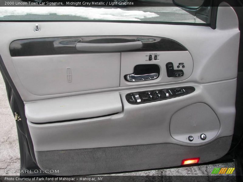 Midnight Grey Metallic / Light Graphite 2000 Lincoln Town Car Signature