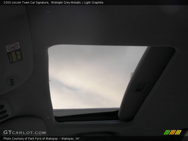 Midnight Grey Metallic / Light Graphite 2000 Lincoln Town Car Signature