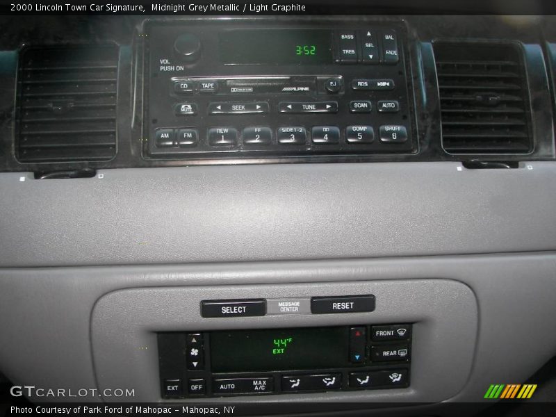 Midnight Grey Metallic / Light Graphite 2000 Lincoln Town Car Signature